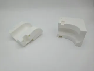 Biegebacken für eine Rohrbiegemaschine, 3D-gedruckt aus weißem PETG. Robustes Material für präzise und langlebige Anwendungen im Maschinenbau.